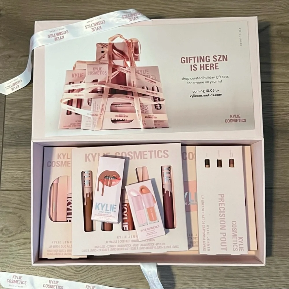 Kylie Cosmetics Holiday PR Box - Picture 1 of 2